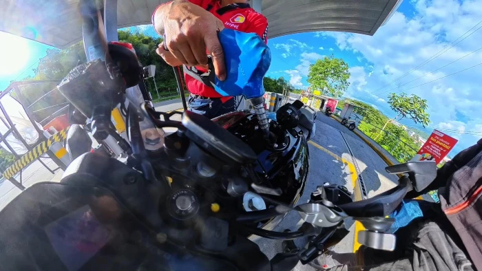 consumo combustible prueba de manejo bajaj pulsar ns400z Prueba de manejo Bajaj Pulsar NS400Z 4 En la prueba de manejo Bajaj Pulsar NS400Z hicimos el promedio del consumo de combustible