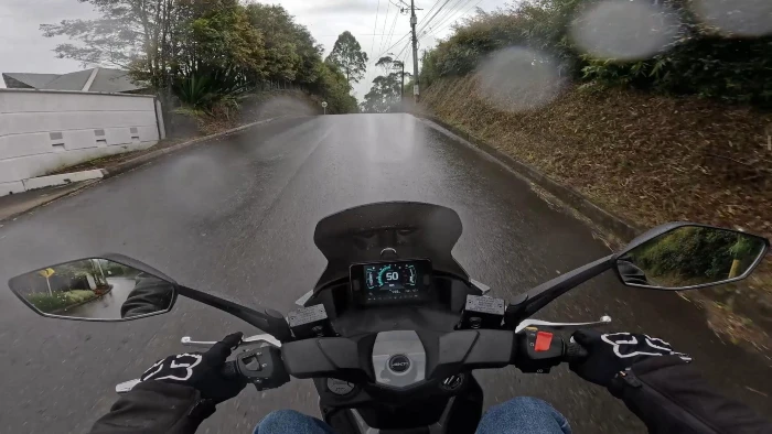 jet evo 150 prueba de manejo bajo lluvia AKT Jet EVO 150: prueba de manejo del scooter que quiere competir con el líder del segmento 10 A pesar de la lluvia el scooter AKT Jet EVO 150 se comportó bien en la prueba de manejo