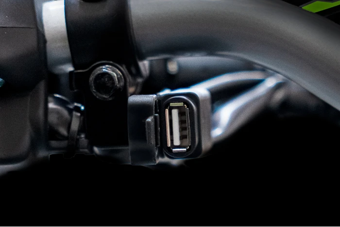 puerto usb de moto suzuki Nueva Suzuki DR150 ABS Carburada - El regreso de una favorita 4 Moto con puerto de carga USB