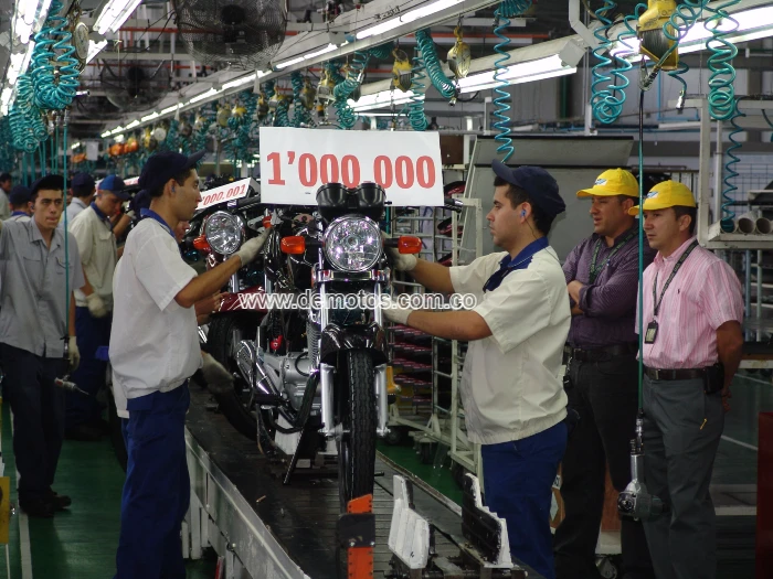 suzukli colombia moto un millon Suzuki Colombia 44 años acelerando el progreso del país 3 Moto un millón en Suzuki Colombia, foto La Revista de Motos