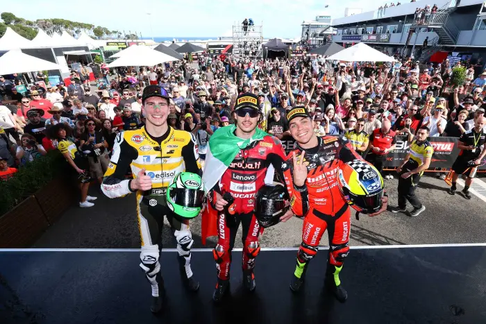 wsbk carreras australia 2026 WSBK: Bulega domina las carreras en Australia 2026 2 Podio carrera sábado en Australia 2026