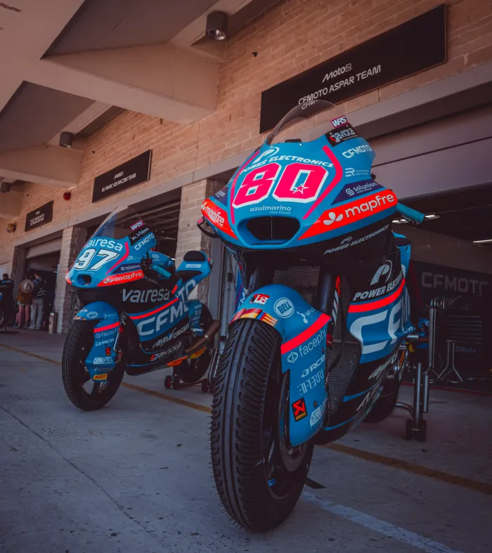 motos aspar team moto2 @Pipecano photo David Alonso rumbo a MotoGP. Cuando el río suena... 2 El equipo valenciano se quedaría sin sus dos pilotos. Motos de Moto2 de David Alonso y Daniel Holgado. Crédito: @pipecano_photo