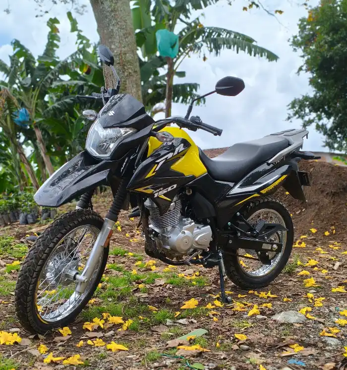 prueba de manjo suzuki dr150 abs carburada foto estatica Prueba Suzuki DR150 ABS Carburada El retorno de la reina 1 Así luce ahora la Suzuki DR150 ABS Carburada