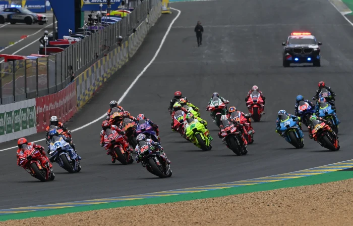 motos de carreras en circuito Temperatura de las llantas: cómo afecta de verdad al agarre y qué debes tener en cuenta en moto 3 MotoGP motos de carreras