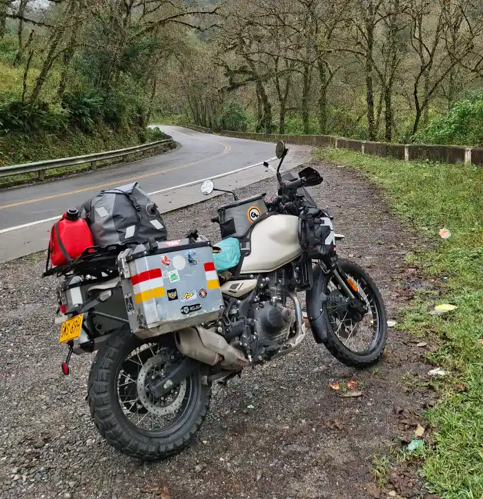 royal enfield himalayan 450 viaje por el sur Royal Enfield Himalayan 450 rompe récords y confirma su liderazgo en el turismo aventura 2 En carretera en la Royal Enfield Himalayan 450
