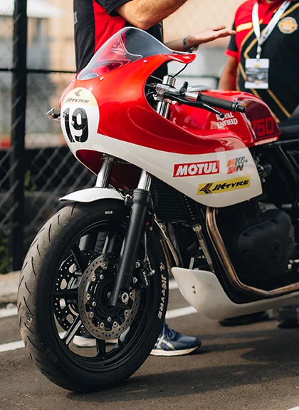 carenado frontal de la continental gt r750 Royal Enfield Continental GT-R750: el prototipo que anticipa la nueva generación 750 debutará en la Continental GT Cup 2026 1 Detalle frontal de la Royal Enfield Continental GT-R750