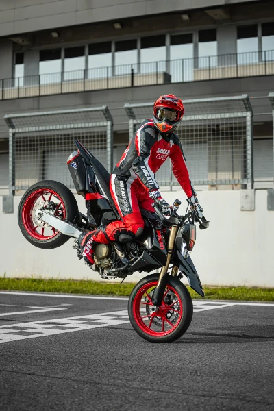 ducati hypermotard 698 mono nera endo Ducati Hypermotard 698 Mono Nera: agresividad italiana vestida de negro 1 Ducati endo moto hypermotard