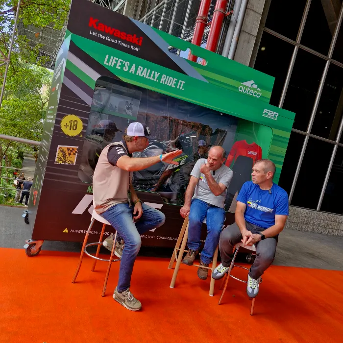 equipo podcast de motos sin filtro Feria de las 2 Ruedas 2026: Medellín vibró con más de 95 mil asistentes y una industria en pleno crecimiento 3 entrevista del podcast de motos sin filtro a mateo moreno f2r 2026