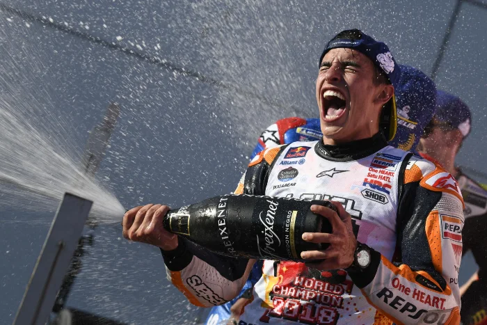 marc marquez campeon del mundo motogp japon 2018 El fenómeno Marc Márquez: Lo que pasó con Honda se repite en Ducati 5 Marc Márquez celebra en Japón su título de campeón de MotoGP del 2018