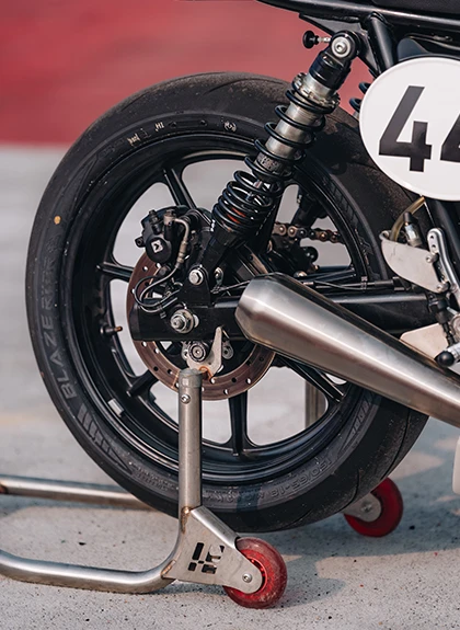 rueda trasera Royal Enfield Continental GT-R750: el prototipo que anticipa la nueva generación 750 debutará en la Continental GT Cup 2026 2 Parte trasera de la Royal Enfield Continental GT-R750