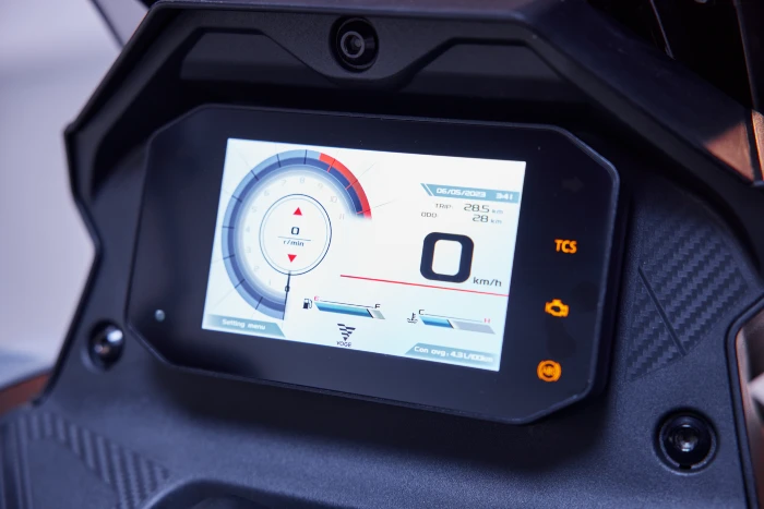 tablero de la akt voge xsr 180 AKT-Voge XRS 180 un nuevo scooter para los que quieren ir más allá 3 pantalla del voge xsr 180