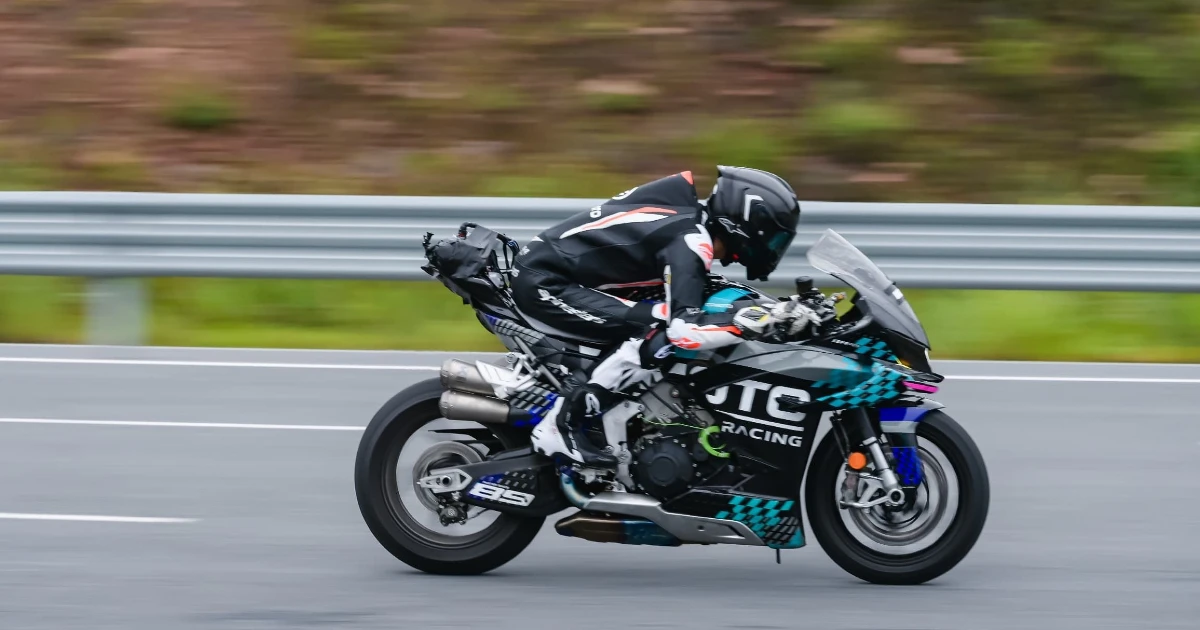 cfmoto v4 sr rr record velocidad Inicio 1 CFMOTO V4 SR-RR rompe la barrera de los 300 km/h