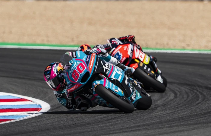 david alonso ivan ortola chequia 2026 David Alonso nuevo podio en Moto2 y una gran carrera en República Checa 1 David Alonso nuevo podio en Moto2, tras de él Iván Ortolá