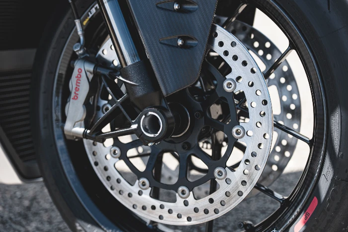 detalle frenos de la norton manxr 2026 Norton Manx R 2026: así fue la prueba de la deportiva que busca devolver a Norton a la élite 5 Frenos norton manx r