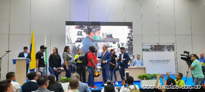 firma pacto motociclistas 2022 El motociclismo, más que potencia, velocidad final y cierres de ventas 3 Firmar un pacto con los motociclistas no mejora la seguridad vial, ni el motociclismo en Colombia