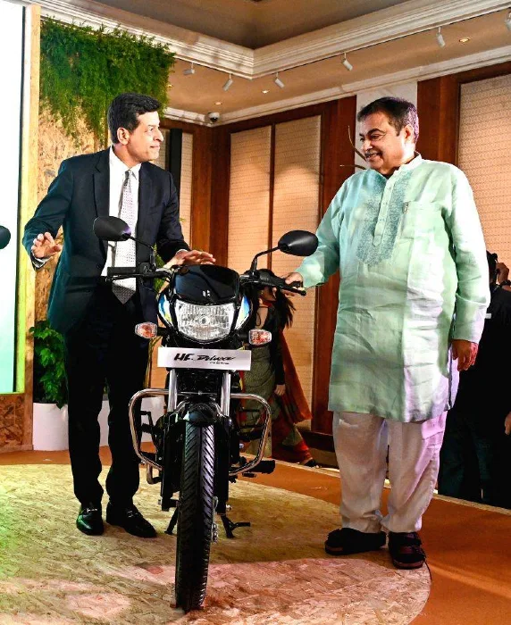 lanzamiento hero motos flex fuel en india La tecnología Flex Fuel de Hero llega a sus utilitarias y ahora pueden funcionar con etanol E85 3 Lanzamiento de Hero en India de su tecnología que usa alto contenido de etanol en sus motos