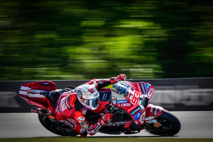 marc marquez en accion en chequia correra hasta el 2028 con ducati Marc Márquez despeja las dudas sobre su futuro: Ducati lo confirma hasta 2028 1 Márquez seguirá corriendo con Ducati hasta el 2028