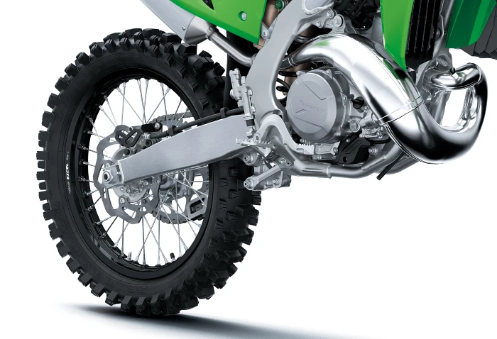 parte posterior kawasaki kx327 2 tiempos El rumor era cierto reviven las 2T con las Kawasaki KX 2 tiempos 3 Parte posterior Kawasaki KX327 2 tiempos
