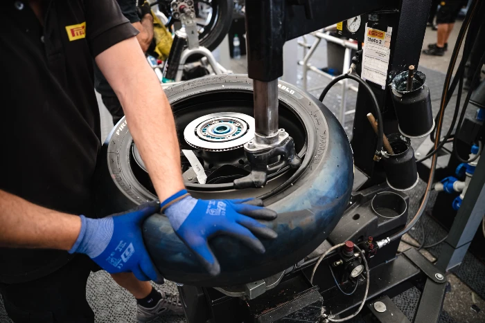 pirelli 2027 motogp prototipo Pirelli avanza con los neumáticos para MotoGP 2027 con una importante prueba en Brno 4 Llanta prototipo Pirelli MotoGP 2027