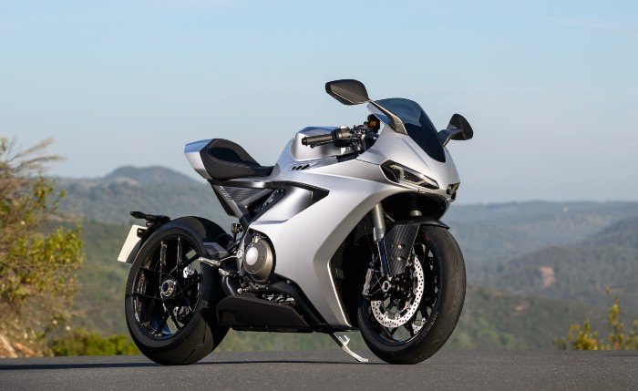 prueba nueva norton manxr foto moto estatica Norton Manx R 2026: así fue la prueba de la deportiva que busca devolver a Norton a la élite 1 Norton vuelve al ruedo con TVS y la Norton Manx R