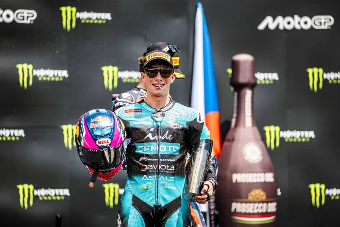 segundo lugar david alonso moto2 2026 David Alonso nuevo podio en Moto2 y una gran carrera en República Checa 2 Segundo lugar de David Alonso en Chequia 2026