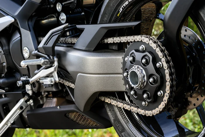 transmision norton manx r Norton Manx R 2026: así fue la prueba de la deportiva que busca devolver a Norton a la élite 8 Detalle de la cadena de la Norton Manx R