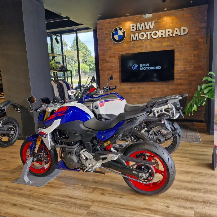 autogermana retail next medellin bmw motorrad Autogermana inaugura en Medellín su nueva vitrina Retail Next con BMW Motorrad, BMW y MINI 1 Espacio BMW Motorrad en la tienda Autogermana Retail Next Medellín