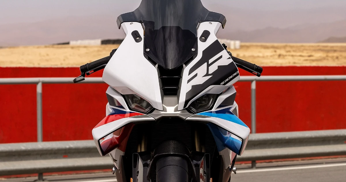 bmw faros simetricos led Inicio 1 BMW Motorrad nos llevó primero por las farolas asimétricas hoy nuevamente las luces son simétricas.