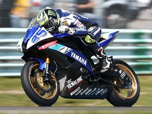 cal crutchlow yamaha r6 Se despide para siempre la legendaria Yamaha YZF-R6: el adiós definitivo de un ícono de las supersport 1 Cal Crutchlow sobre su Yamaha R6