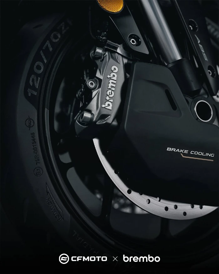 cfmoto y brembo trabajo mancomunado CFMOTO y BREMBO sellan una alianza estratégica para sus motocicletas de alta cilindrada 2 Frenos Brembo en una CFMOTO