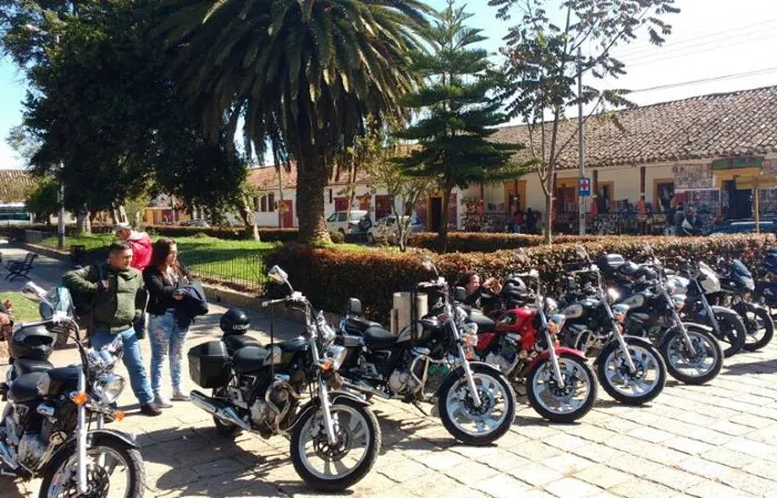 club suzuki gz150 colombia Suzuki GZ 150: la pequeña cruiser de miles de motociclistas 4 Comunidad Suzuki GZ 150 en Colombia