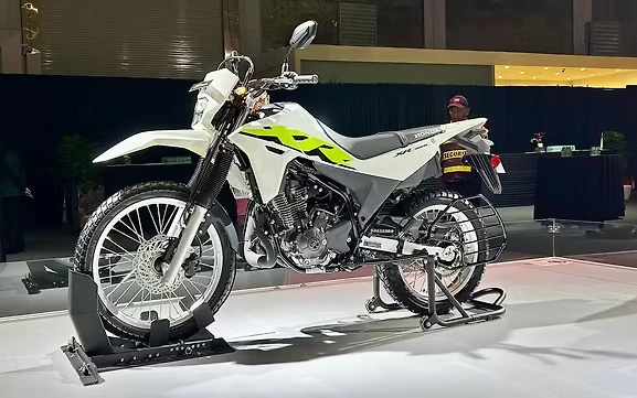 crf300l lateral Honda revoluciona su gama BigWing con las nuevas XR300 Rally y XR300L en India 1 Honda XR300L