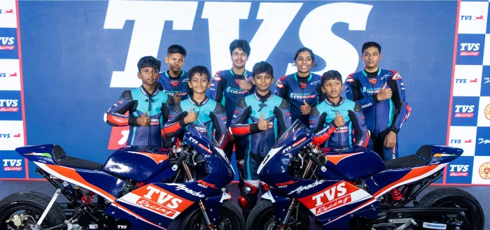jovenes india con la nueva tvs apache rr200 mini TVS Apache RR200 Mini: la nueva plataforma racing para formar campeones del futuro 1 La nueva Apache
RR200 Mini está enfocada a jóvenes entre 10 y 14 años