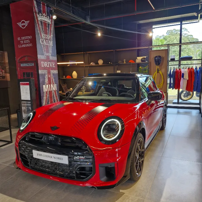 mini en lemont medellin Autogermana inaugura en Medellín su nueva vitrina Retail Next con BMW Motorrad, BMW y MINI 3 Mini Lemont Medellín