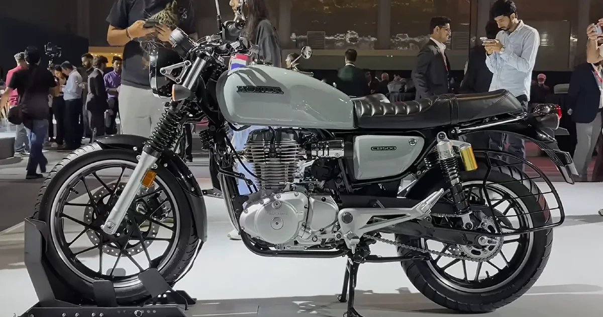 nueva honda cb500 india estatica lateral Inicio 1 Revive el alma de las CB clásicas: así es la nueva Honda CB500 presentada en India