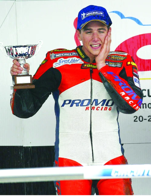 podio martin cardenas Martín Cárdenas y Yonny Hernández: la historia de los pioneros colombianos en el Mundial de Motociclismo 11 Podio de Martín Cárdenas