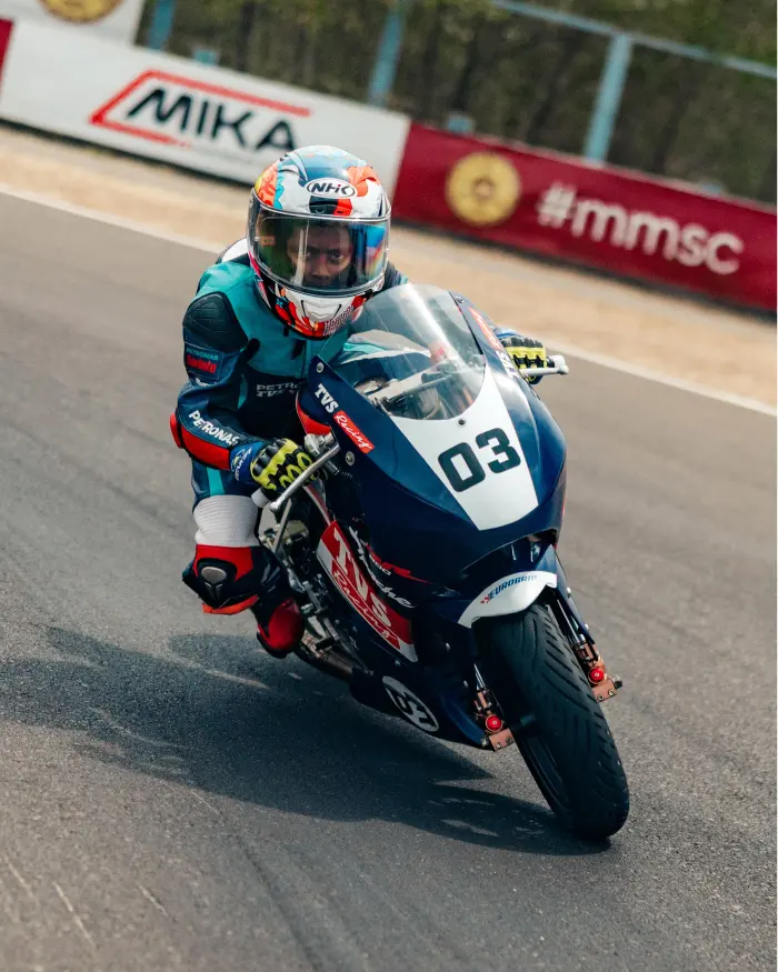 tvs apache rr200 mini foto accion TVS Apache RR200 Mini: la nueva plataforma racing para formar campeones del futuro 3 Apache
RR200 Mini ideal para quienes comienzan en el deporte de la velocidad