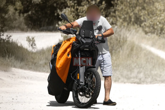 foto espia bmw nueva gs motorrad mcn BMW prepara su “anti-Ténéré”: ¿llegará una nueva GS? 1 Foto espía de MCN con la nueva GS
