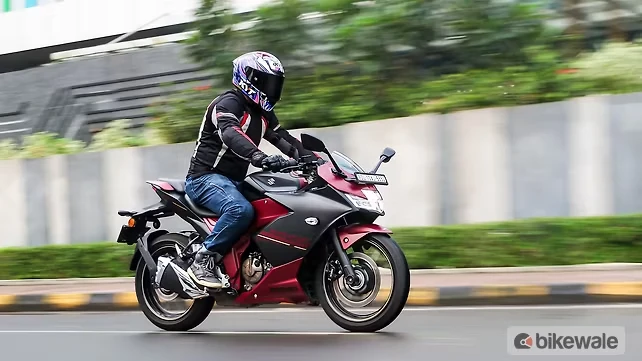 imagen de accion suzuki gixxer sf 250 flex fuel Suzuki Gixxer SF 250 FFV: Flex Fuel ¿el futuro de los motores a combustión? 2 imagen de acción de la Suzuki Gixxer SF 250 FFV