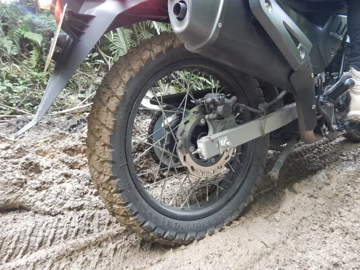 moto pantano Los 5 mitos sobre el mantenimiento de la cadena de la moto que debes dejar de creer 2 Cadena de moto en pantano
