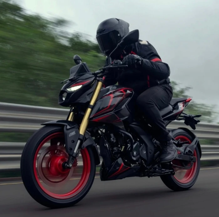 pulsar n160s en accion Pulsar N160 S y N160 SS: Bajaj sube la apuesta en la categoría 160 3 Pulsar N160 S en acción