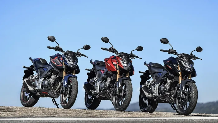 tres colores y versiones de la honda cb300f twister 2027 La Honda CB300F Twister 2027 se pone más agresiva 1 Dos versiones y variedad de colores en la Honda CB300F Twister 2027