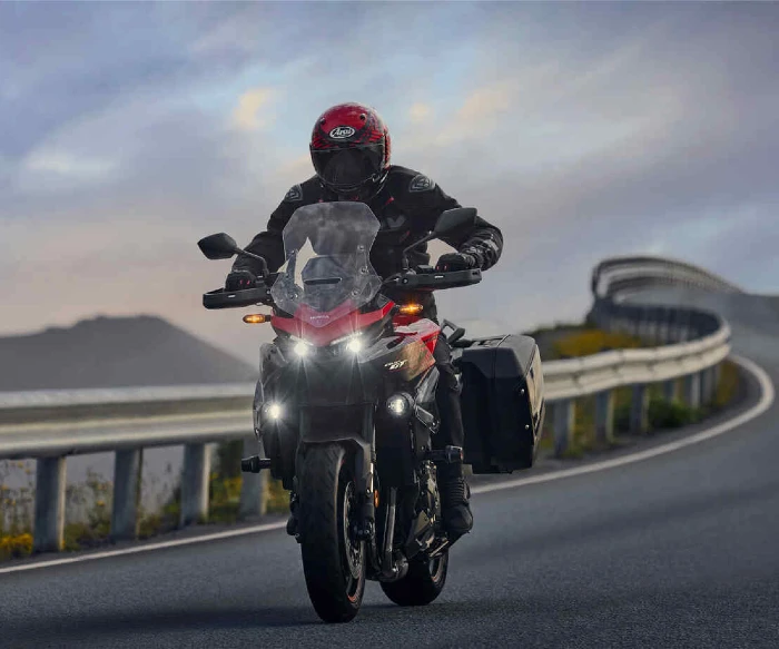 frontal honda cb1000gt Honda CB1000GT: la sport touring que necesitamos en Colombia 1 Silueta agresiva en la Honda CB1000GT toma frontal