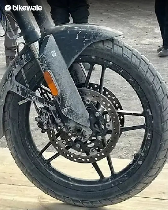 himalayan 750 doble disco delantero Royal Enfield Himalayan 750: ¿La primera twin con acelerador electrónico? 2 Doble disco delantero Royal Enfield