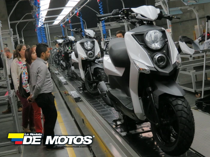 inaguracion planta sym colombia 2017 Historia de SYM: de fabricar equipos eléctricos a convertirse en una marca mundial de motos 7 Inauguración planta de ensamblaje SYM en Antioquia