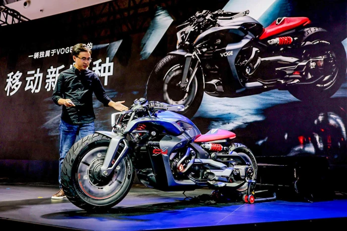 presentacion prototipo voge cu x en cima motor VOGE CU-X: el prototipo híbrido que muestra hasta dónde quiere llegar China 2 prototipo VOGE CU-X una moto futurista