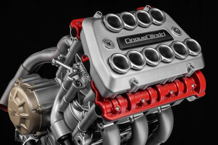 quadrato mv agusta ZXMOTO prepara un motor V5 de 1.000 cc para desafiar los límites 3 Motor MV Agusta Quadrato 5 cilindros