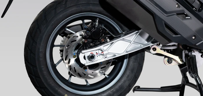 transmision y freno trasero sym adxtg 400 SYM ADXTG 400: la esperada scooter aventurera ya tiene precio en Colombia 1 Transmisión final por cadena en el SYM ADXTG 400