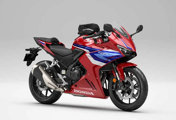 cbr500r four con top case Honda CBR500R FOUR: cuatro cilindros para conquistar el renaciente segmento “Pocket Rocket” 1 Honda CBR500R Four con tank bag