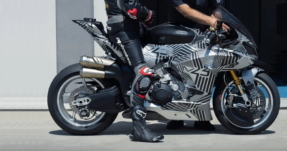 CFMOTO y Akrapovic: el V4 SR-RR eleva su apuesta por el desempeño